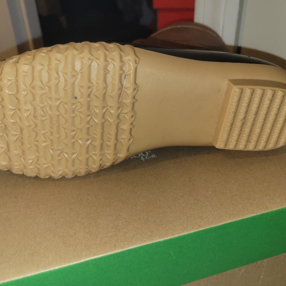 Snow boots